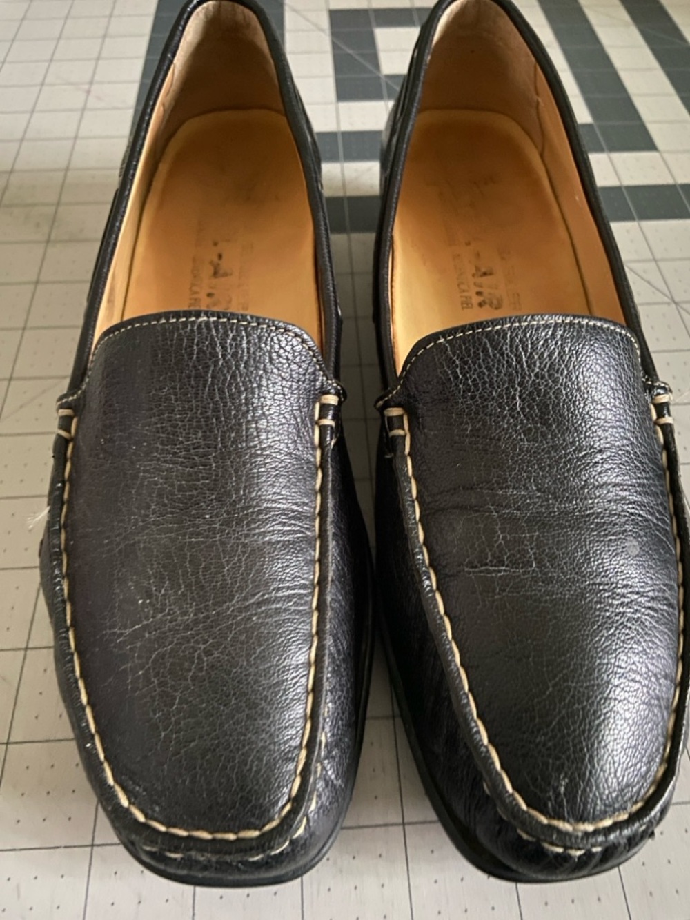 Women's Black Leather Slip-On Loafers 9 M